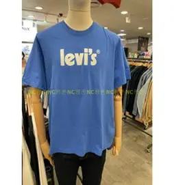 리바이스 데일리룩!! 검정색 라운드 기본 반팔 면 100% 티셔츠!! 사계절 기본 패션템!! LEVI'S 스몰 로고 반팔 티셔츠 블랙[NC불광]