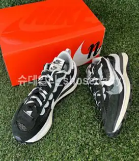 나이키 베이퍼와플 사카이 블랙 화이트 161012